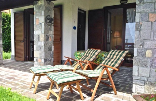 Agra Apartment | Beautiful garden apartment in a panoramic position high above Lake Maggiore
