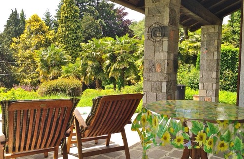 Agra Apartment | Beautiful garden apartment in a panoramic position high above Lake Maggiore