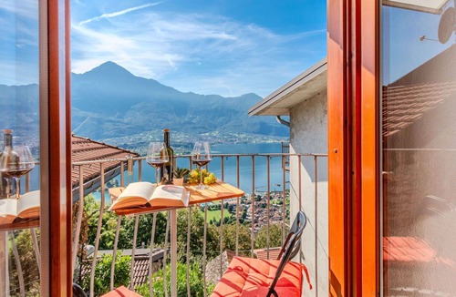 Montemezzo House | Beautiful private villa for 4 people with WIFI, terrace and panoramic view