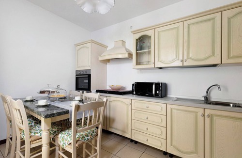 Mantua House | Bed and Breakfast "La Villa" with Balcony