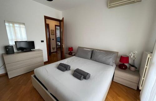 San Donato Milanese House | BedandBreakfast Eni Torri Lombarde San Donato BBqueen