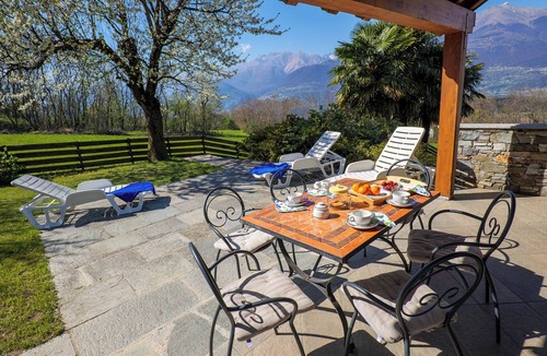 Colico Piano Apartment | Bellavista I Garden Holiday Apartment with Pool