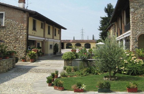 Monticelli Brusati Apartment | Belvilla by OYO Borgo Franciacorta 5