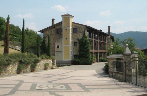 Monticelli Brusati Apartment | Belvilla by OYO Borgo Franciacorta 5