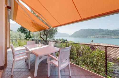 Sale Marasino Villa | Belvilla by OYO Villa Olivella