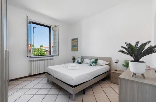 Azzano San Paolo Apartment | BGY Airport Home - 2min from BGY Airport, WiFi