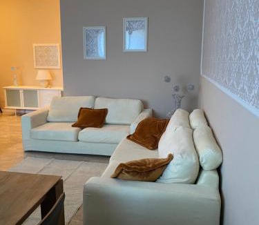 Opera Apartment | Bilocale di Prestigio a pochi passi a piedi dallo IEO 10 minuti in auto da HUMANITAS 15 minuti dal centro di Milano