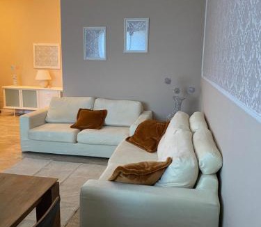 Opera Apartment | Bilocale di Prestigio a pochi passi a piedi dallo IEO 10 minuti in auto da HUMANITAS 15 minuti dal centro di Milano