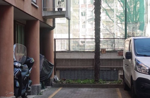 Lorenteggio Apartment | Bilocale luminoso con posto auto e colazione
