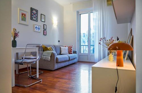 Lorenteggio Apartment | Bilocale silenzioso e accogliente Metro 4 Frattini - 15 minutes to city center