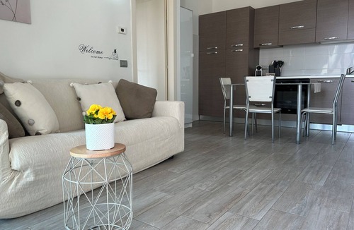 Lissone Apartment | Bilocale Stazione Lissonen5 min dal Parco di MonzanTreno per Milano Como Fiera