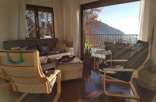 Roe Volciano Ski Chalet | Blue chalet - amazing lake view