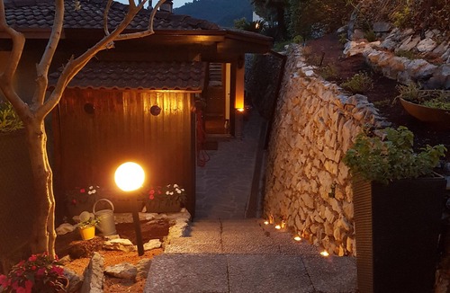 Roe Volciano Ski Chalet | Blue chalet - amazing lake view