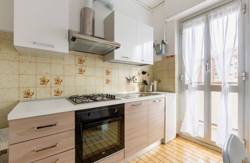 Gallaratese Apartment | Bonola M1 Underground Bright & Functional Apt x4