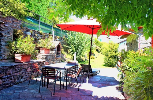 Semnago House | Borgo SanMartino Country Holiday Home with Lake View