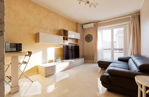 Niguarda Apartment | Bright and cozy 50 sqm apartment, capable of accommodating up to 4 people, located on the fifth floor of a building with an elevator. The accommodation is situated a 15-minute walk from Niguarda Hospital and just a few minutes' walk from Milano Parco Nor