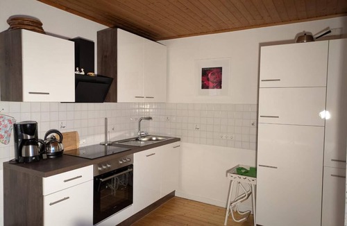 Hallenberg Apartment | Bright apartment (81sqm) with wood-burning stove and balcony with view