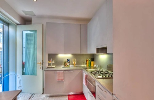 Bullona Apartment | Bright Parisian Flat in Milano!