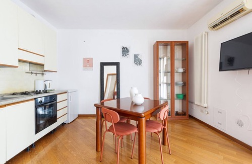 Villapizzone Apartment | Bright studio apartment with balcony and garage included