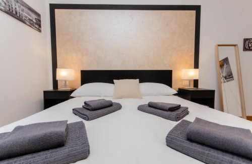 Varesine House | Brown Room