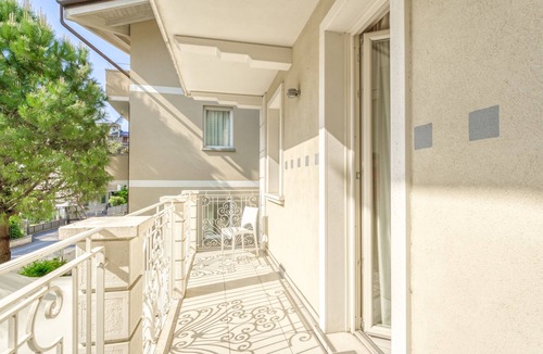 Darfo Boario Terme House | Camelia - Single Room with Balcony in Art Nouveau Villa