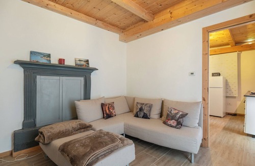 Iseo Apartment | Campari - One Bedroom Apartment, Sleeps 3