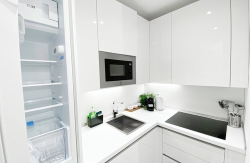 Centro Direzionale Apartment | Cardano suite - 5 minuti dalla Stazione Centrale