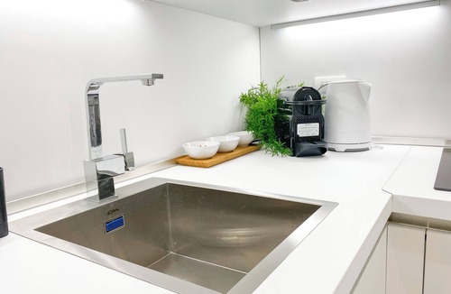 Centro Direzionale Apartment | Cardano suite - 5 minuti dalla Stazione Centrale