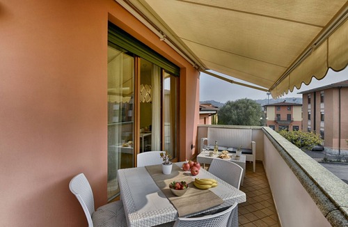 Salo Apartment | Caroni Home, Theater Home - with swimming pool and a near to the center of Salò