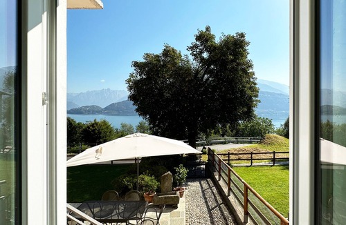 Vignola House | "Casa Azalea" - Lake Como view - garden and private parking - free WiFi