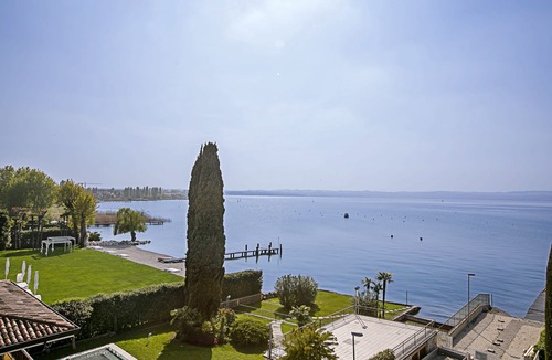 Colombare Apartment | Casa Bel Tramonto, Sirmione, Italy