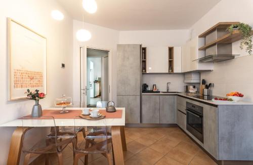 Maccagno Apartment | Casa del Borgo "Terra & Fuoco" sul Lago Maggiore