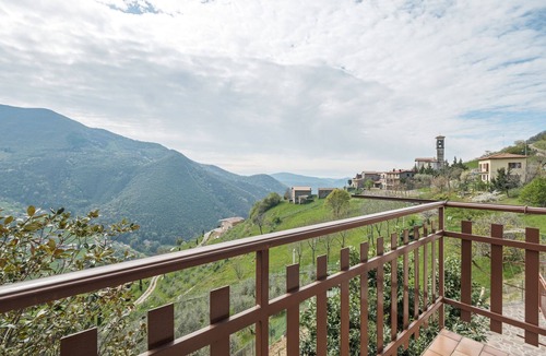 Adrara San Martino Apartment | Casa del Picchio - One Bedroom Apartment, Sleeps 3