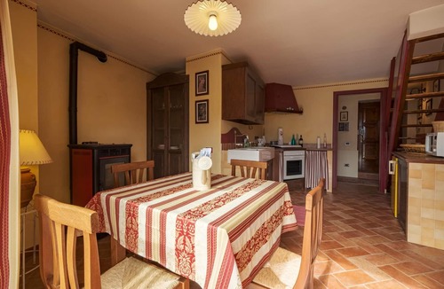 Adrara San Martino Apartment | Casa del Picchio in Adrara San Martino