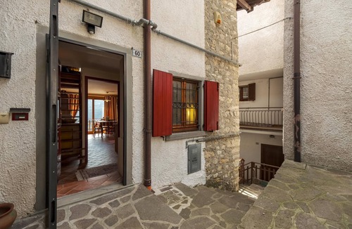 Adrara San Martino Apartment | Casa del Picchio in Adrara San Martino