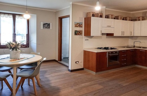 Adrara San Martino Apartment | Casa Gabriella apartment between mountains and lakes