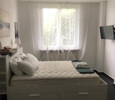 Varano Borghi Villa | Casa Gaiani Villetta in riva al lago vista mozzafiato