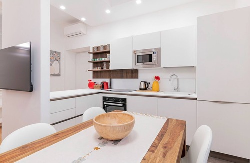 Zona Zara Apartment | Casa Isella Stylish and Tranquil