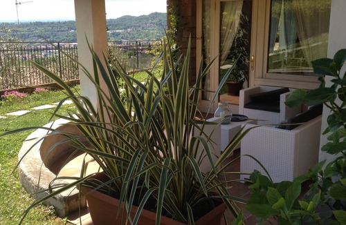 Roe Volciano Apartment | Casa Lella lL lounge on Salo