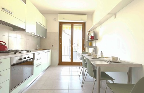Dergano Apartment | Casa Livigno, large terrace next to M3