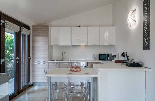 Lugana Apartment | Casa Lugana 15 - Studio apartment with lakefront pool near the center
