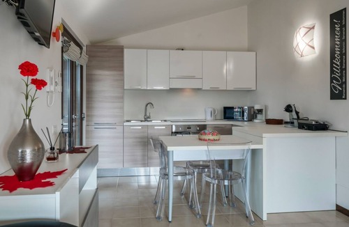 Lugana Apartment | Casa Lugana 15 - Studio apartment with lakefront pool near the center