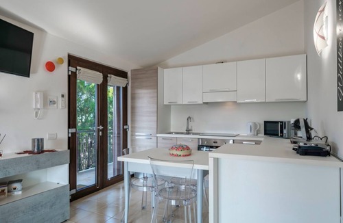 Lugana Apartment | Casa Lugana 15 - Studio apartment with lakefront pool near the center
