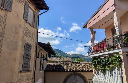 Iseo Apartment | Casa Manù with private parking