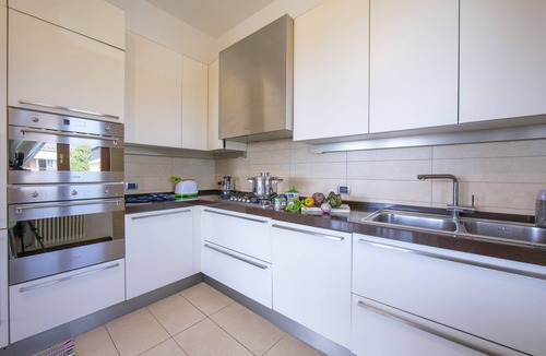 Rivoltella Apartment | Casa Michelangelo, Desenzano Del Garda, Italy