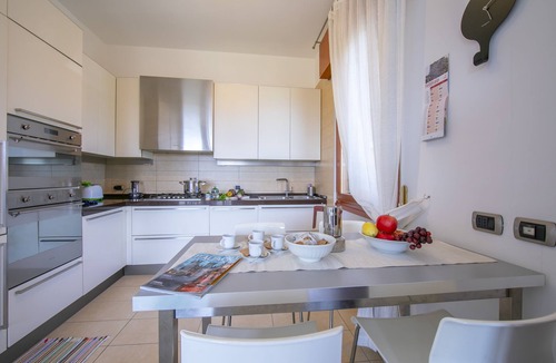 Rivoltella Apartment | Casa Michelangelo, Desenzano Del Garda, Italy