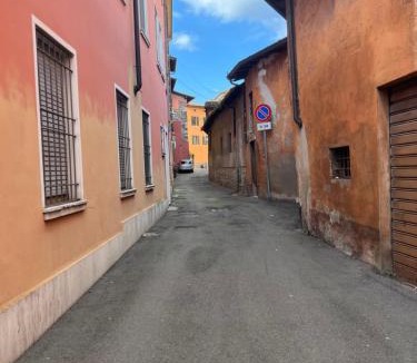 Montichiari Apartment | Casa nel vicolo