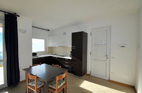 Vercana House | Casa Osmanto C: A cozy and welcoming apartment situated at a short distance from the shores of Lake Como, with Free WI-FI.