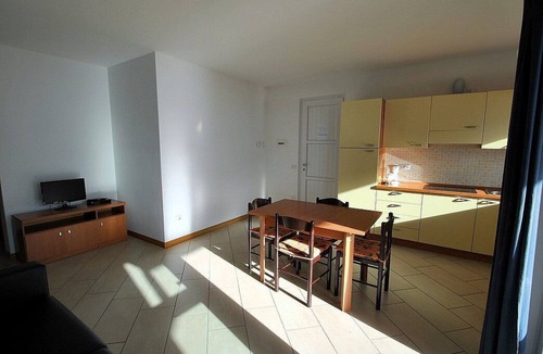 Vercana House | Casa Osmanto D: A cozy and welcoming apartment situated at a short distance from the shores of Lake Como, with Free WI-FI.