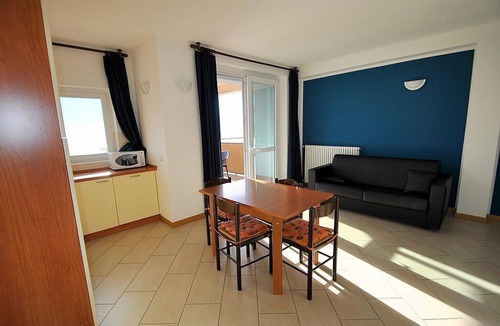 Vercana House | Casa Osmanto D: A cozy and welcoming apartment situated at a short distance from the shores of Lake Como, with Free WI-FI.
